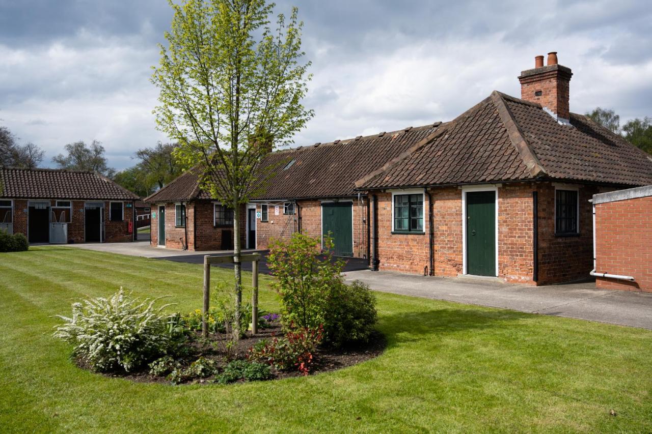 Hotel Stableside at York Racecourse Extérieur photo