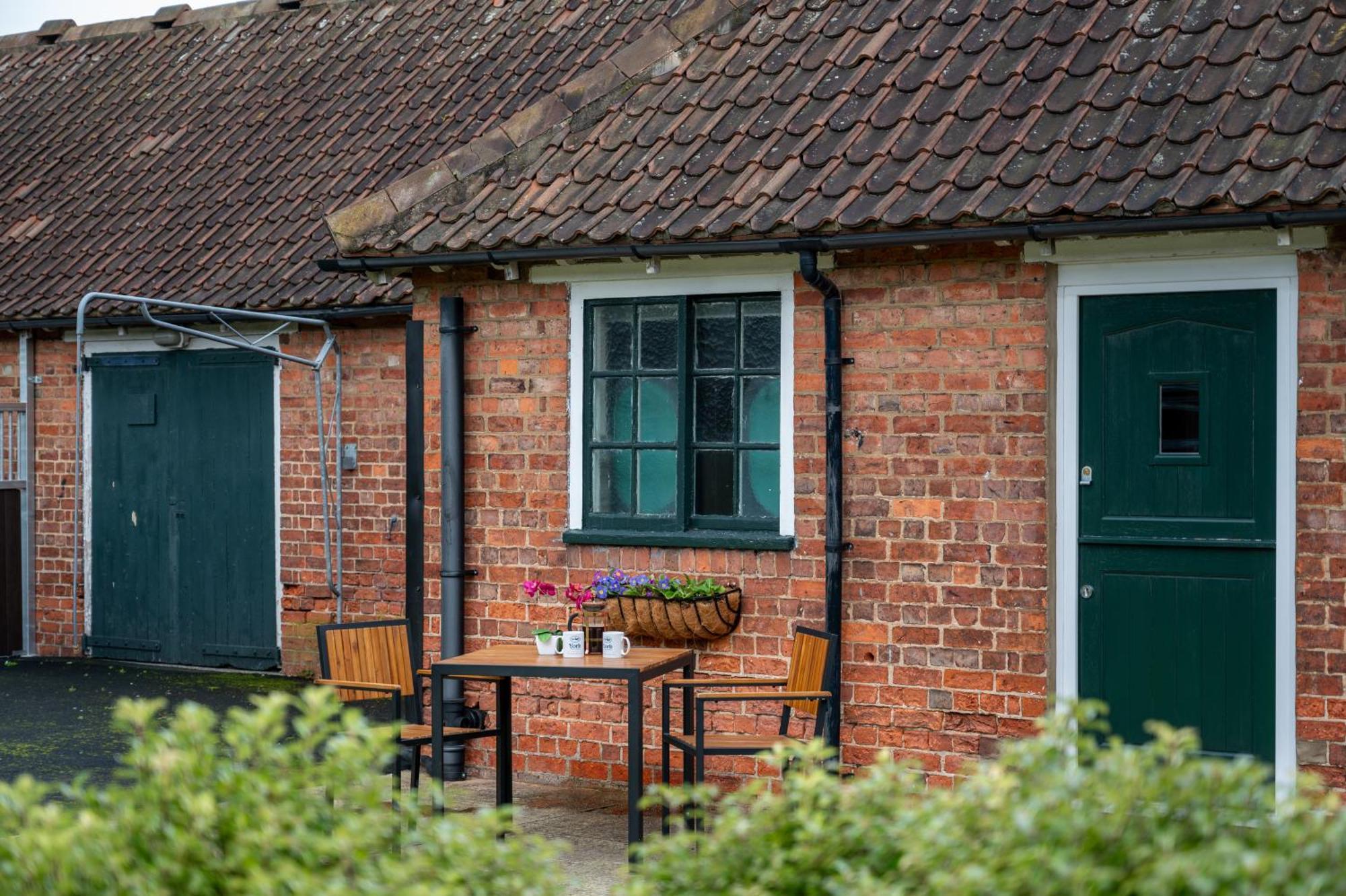 Hotel Stableside at York Racecourse Extérieur photo