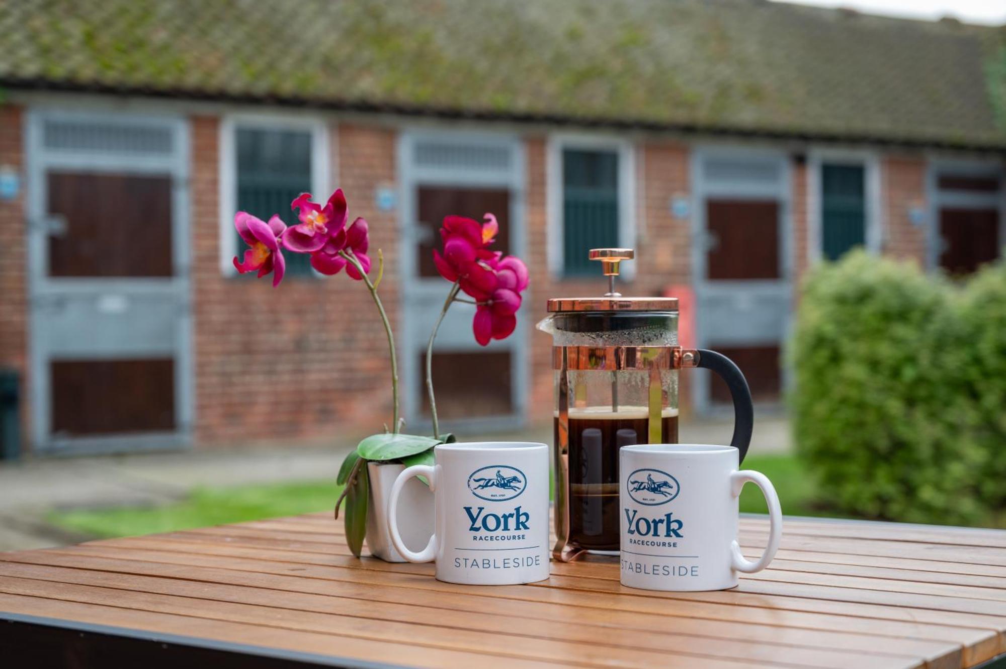 Hotel Stableside at York Racecourse Extérieur photo