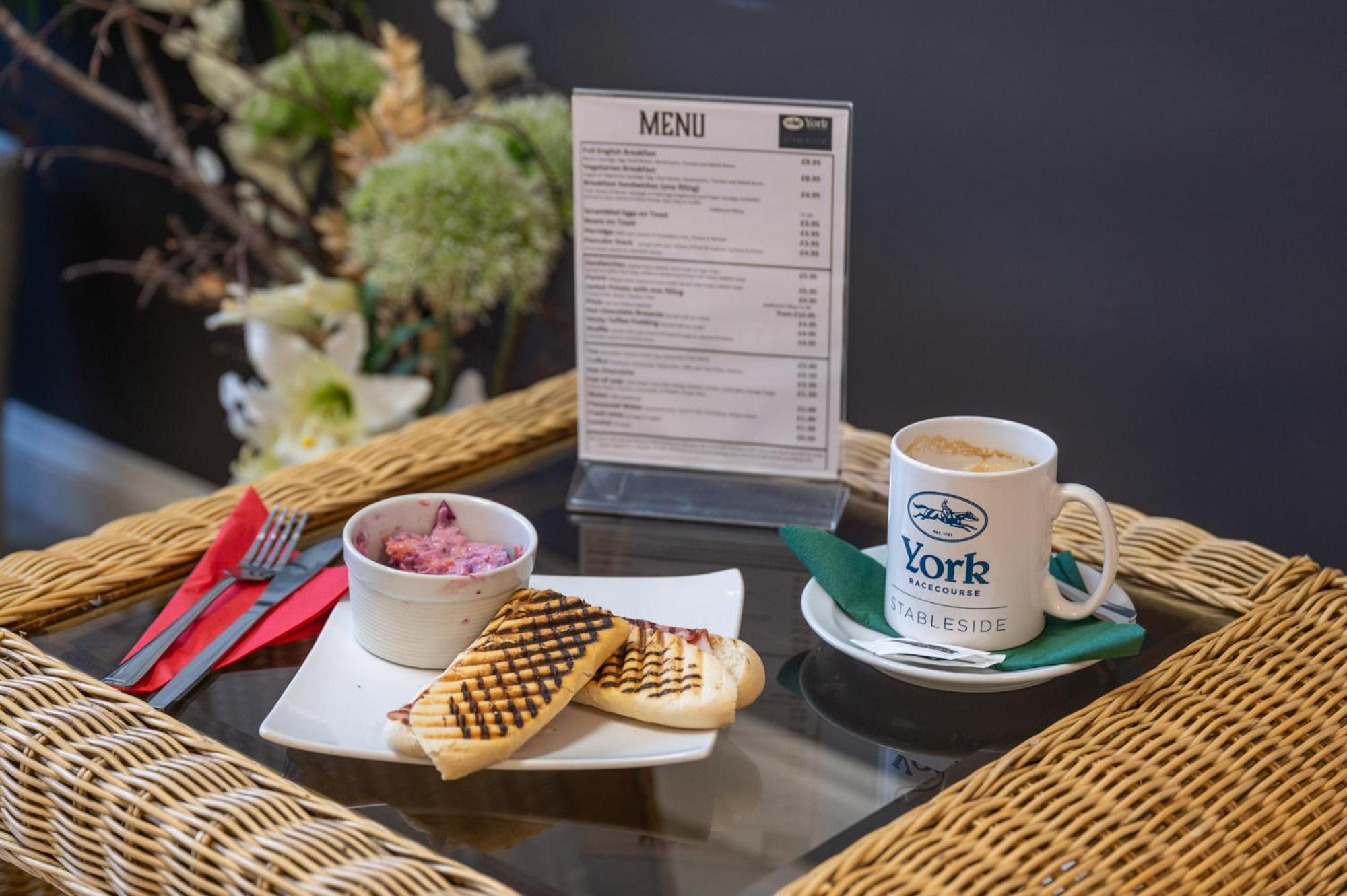 Hotel Stableside at York Racecourse Extérieur photo