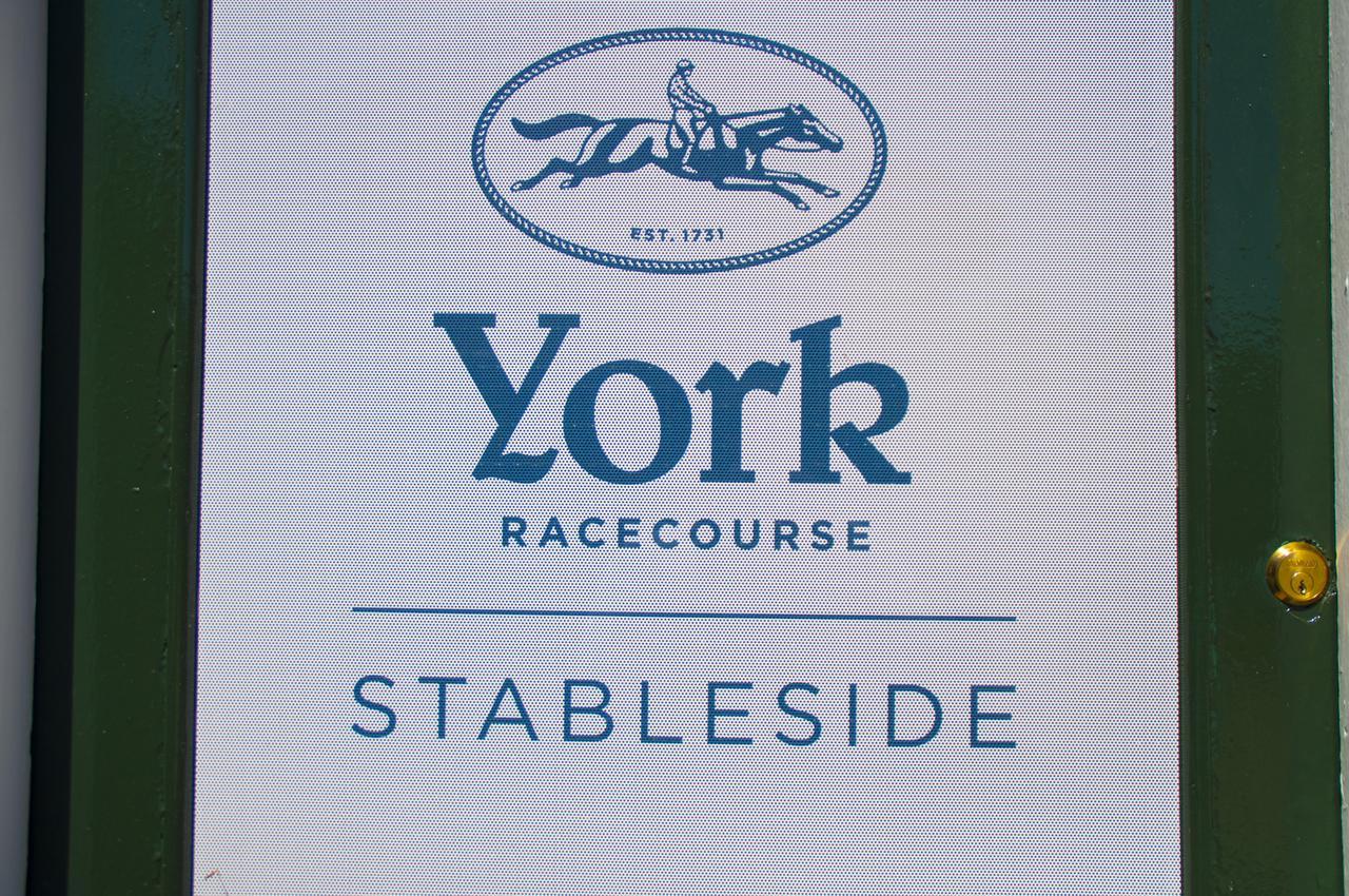 Hotel Stableside at York Racecourse Extérieur photo