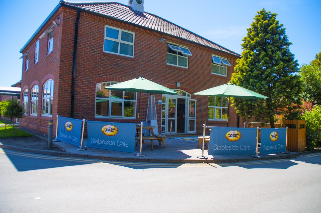 Hotel Stableside at York Racecourse Extérieur photo
